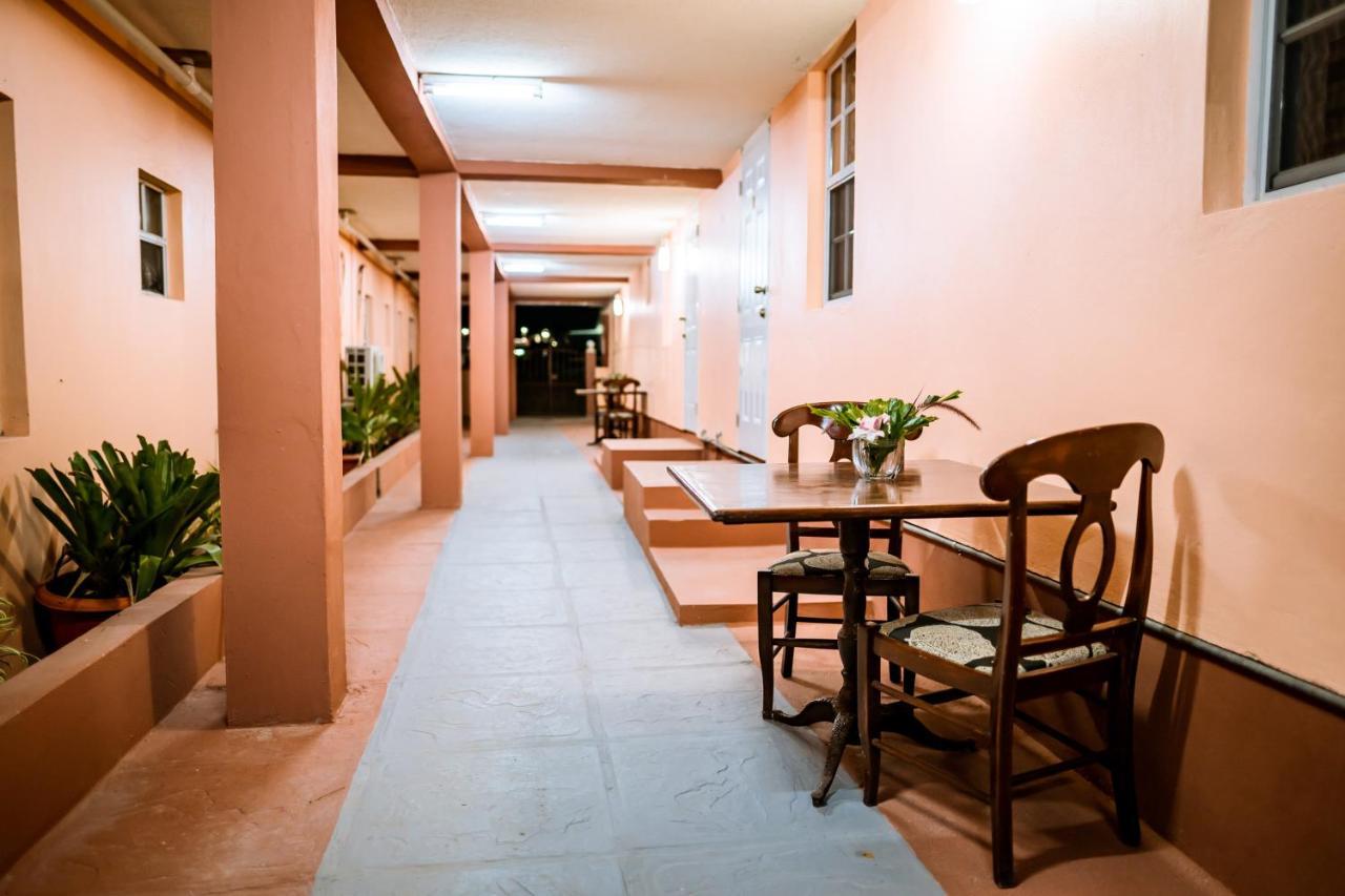 Connie'S Comfort Suites St. John's Екстериор снимка