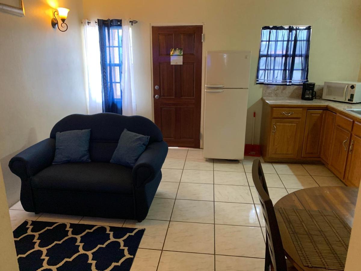 Connie'S Comfort Suites St. John's Екстериор снимка