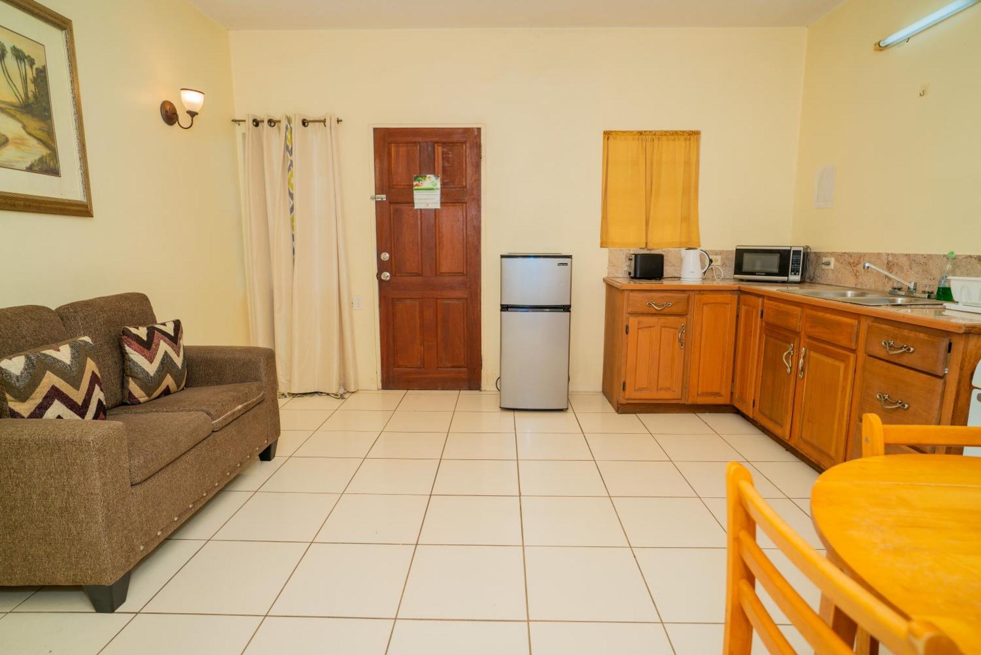 Connie'S Comfort Suites St. John's Екстериор снимка