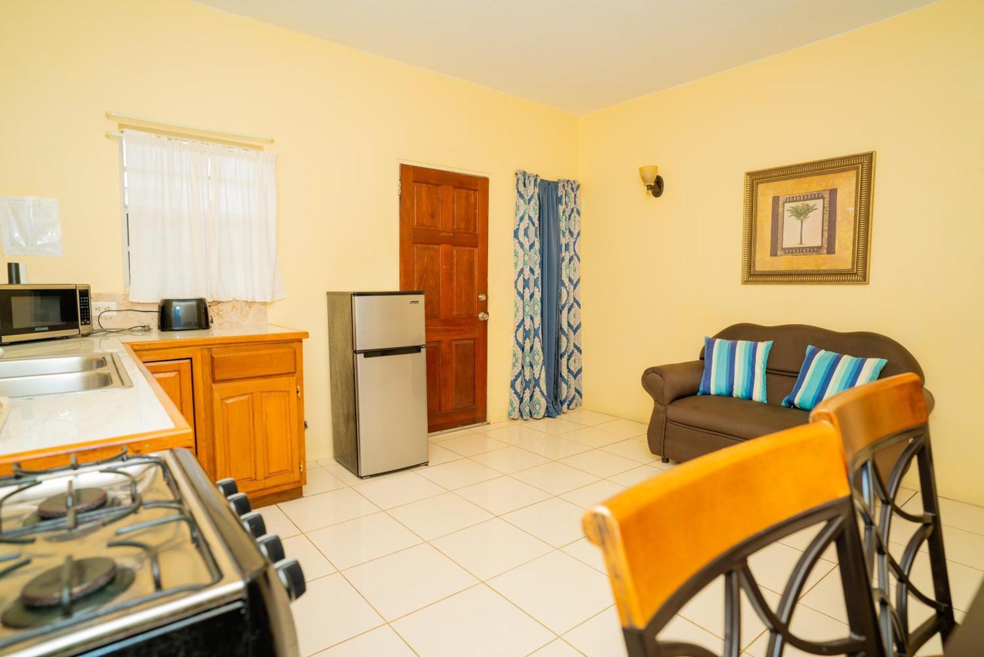 Connie'S Comfort Suites St. John's Екстериор снимка