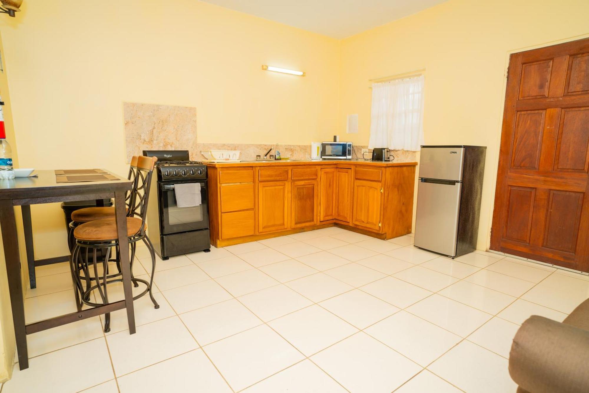 Connie'S Comfort Suites St. John's Екстериор снимка