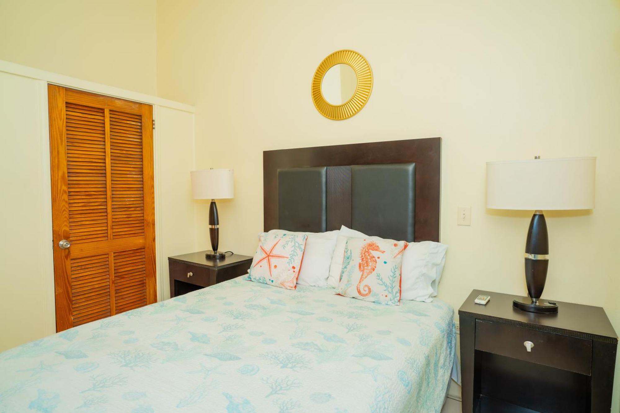 Connie'S Comfort Suites St. John's Екстериор снимка