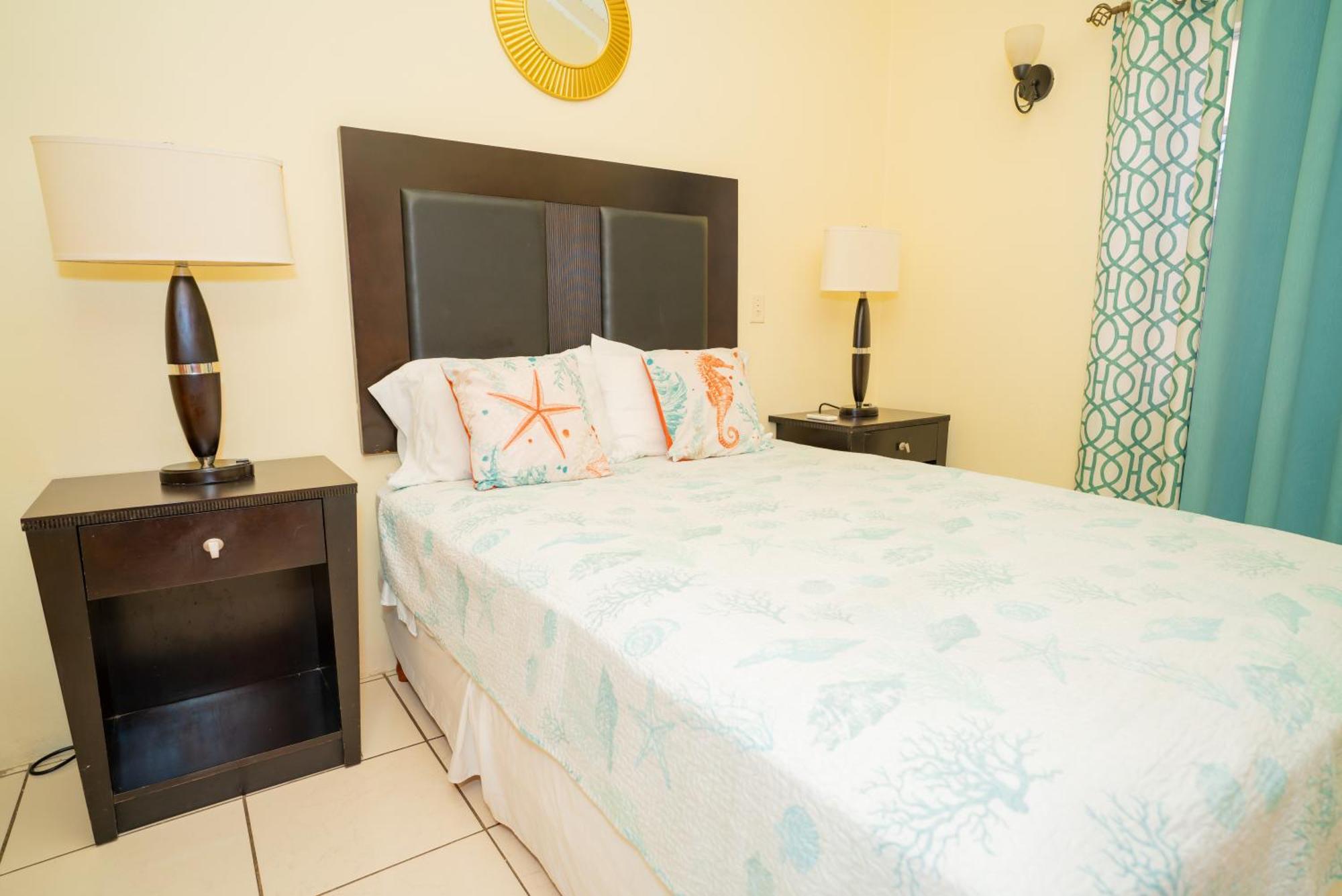 Connie'S Comfort Suites St. John's Екстериор снимка