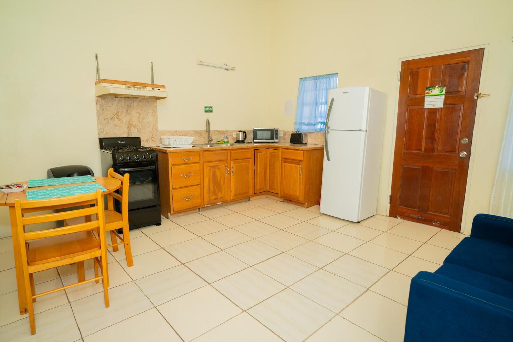 Connie'S Comfort Suites St. John's Екстериор снимка