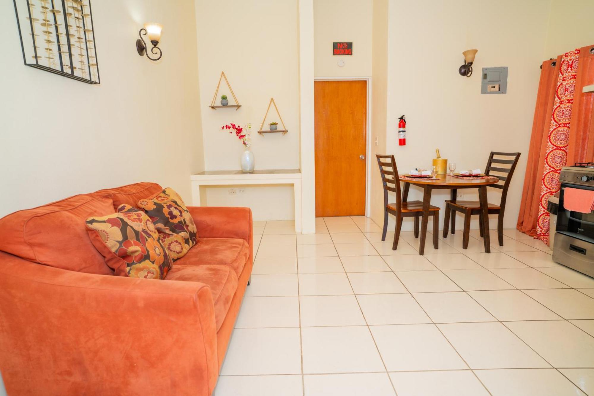 Connie'S Comfort Suites St. John's Екстериор снимка