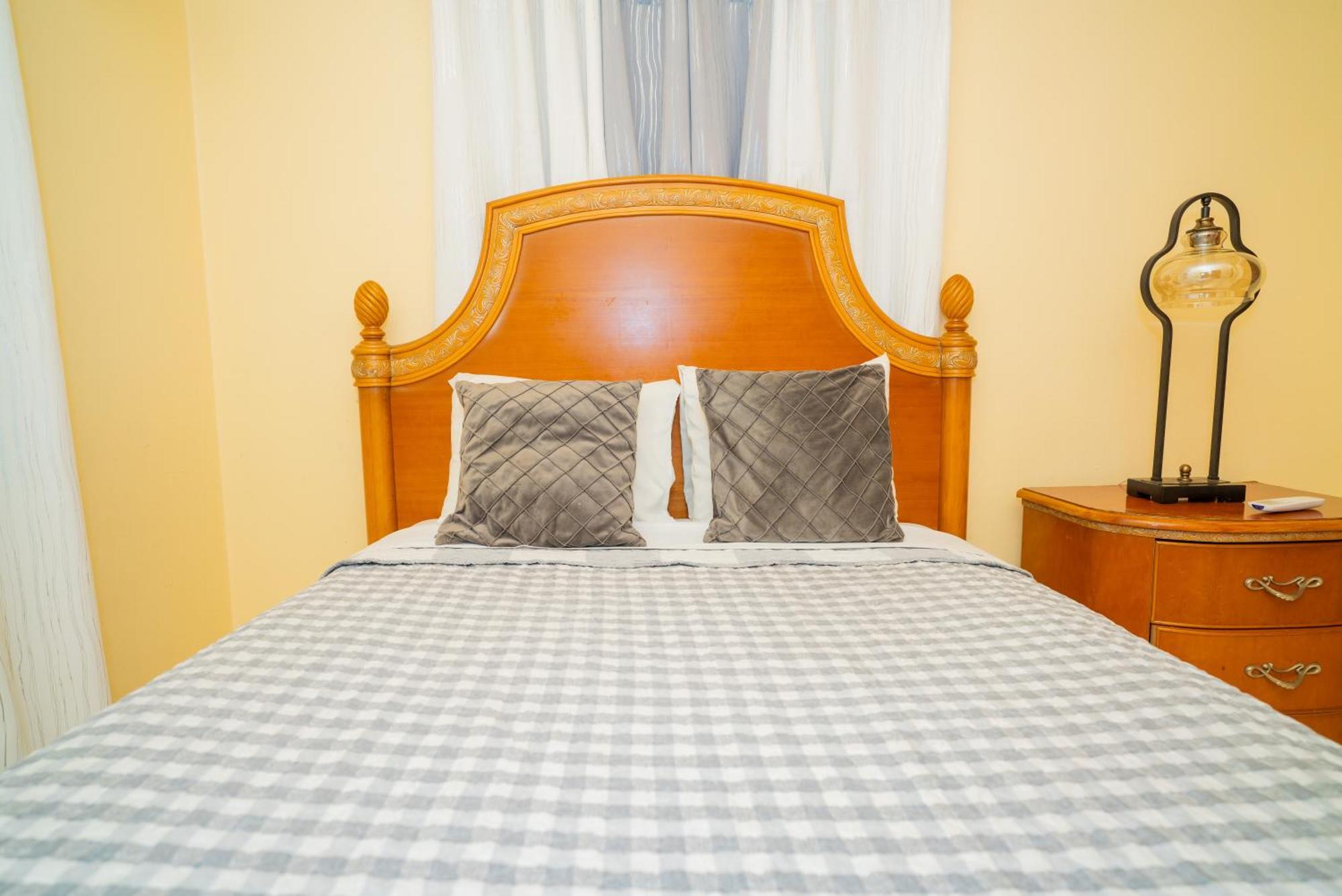 Connie'S Comfort Suites St. John's Екстериор снимка