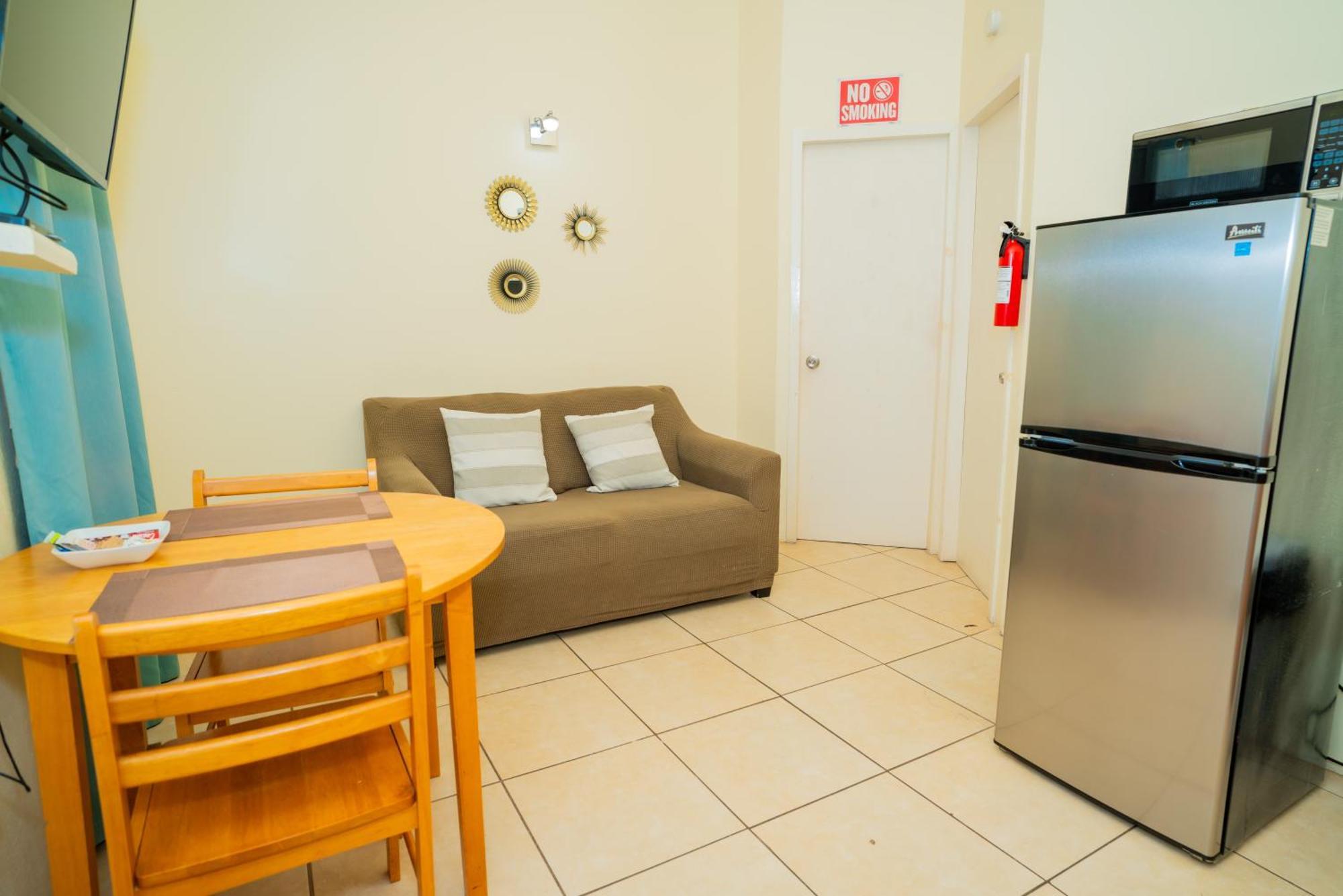 Connie'S Comfort Suites St. John's Екстериор снимка