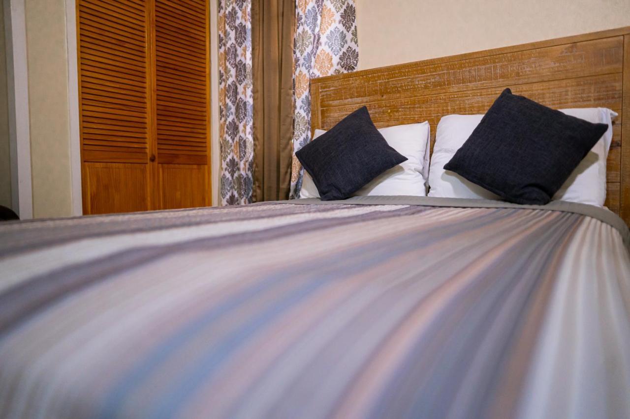 Connie'S Comfort Suites St. John's Екстериор снимка