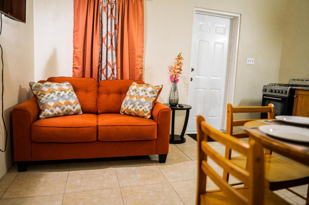 Connie'S Comfort Suites St. John's Екстериор снимка
